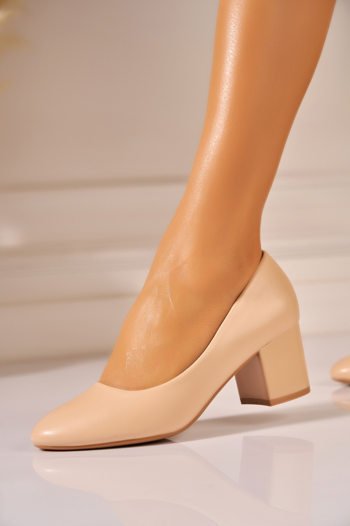 Pantofi dama cu toc Bej din Piele Ecologica Zyanya