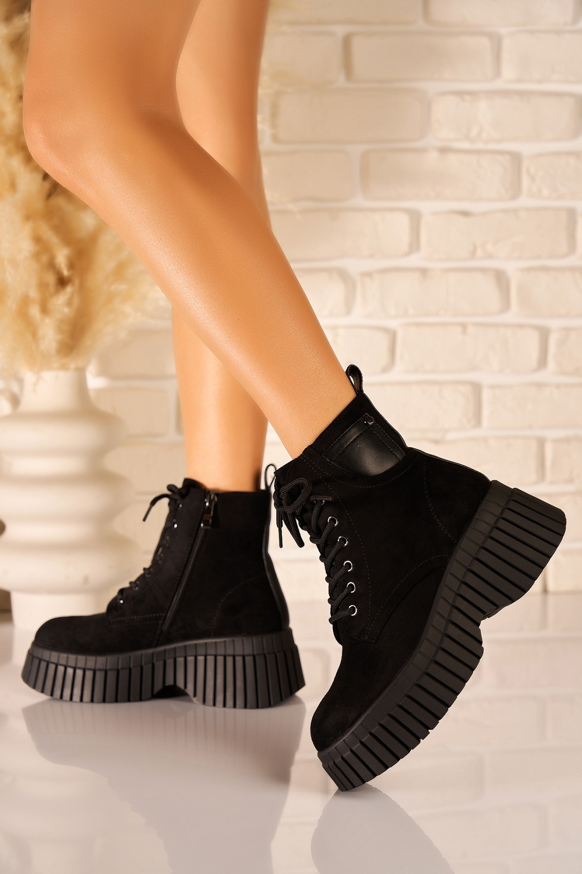 Ghete Dama Imblanite Negre din Piele Ecologica Intoarsa Kaela