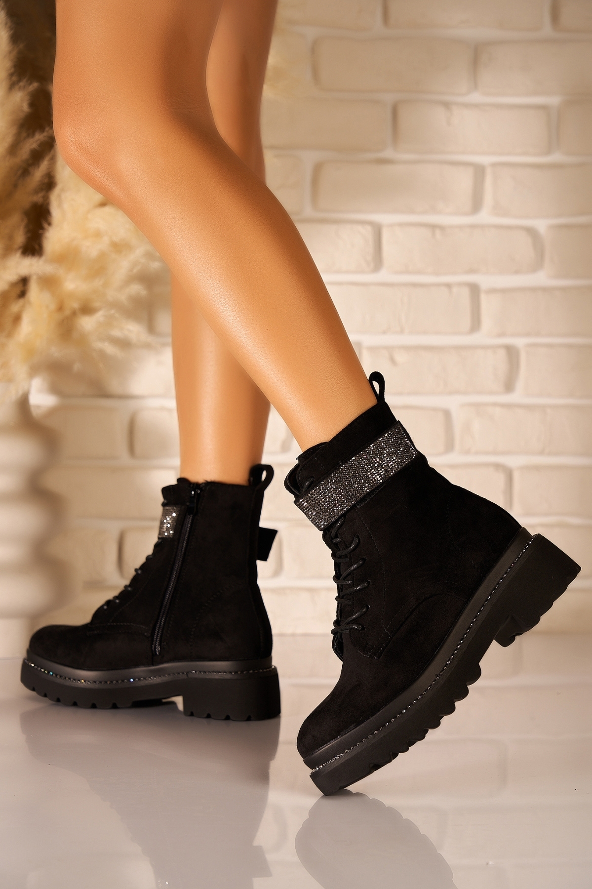 Ghete Dama Imblanite Negre din Piele Ecologica Intoarsa Rhyzel