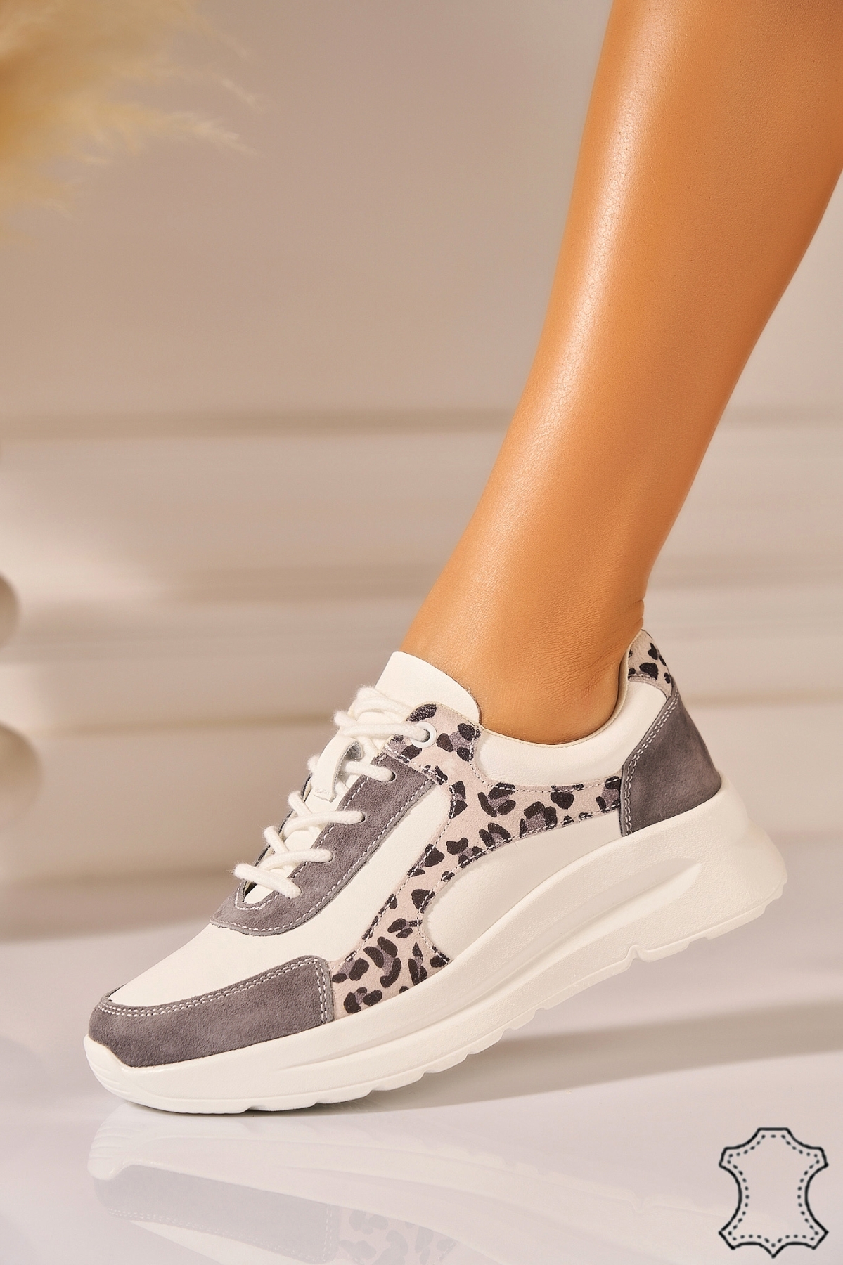 Adidasi Piele Naturala Intoarsa Gri Neydir