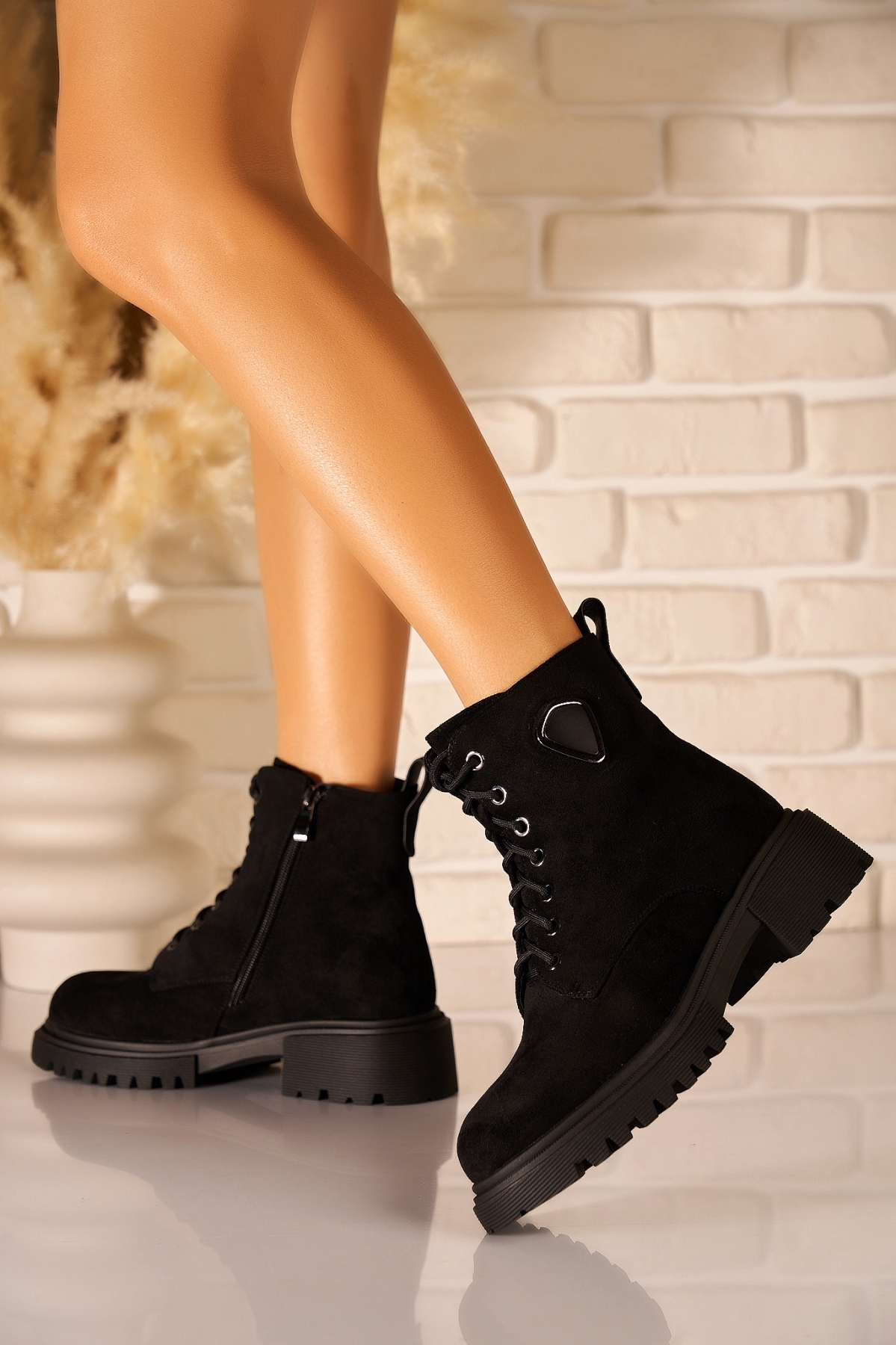 Ghete Dama Imblanite Negre din Piele Ecologica Intoarsa Athalia