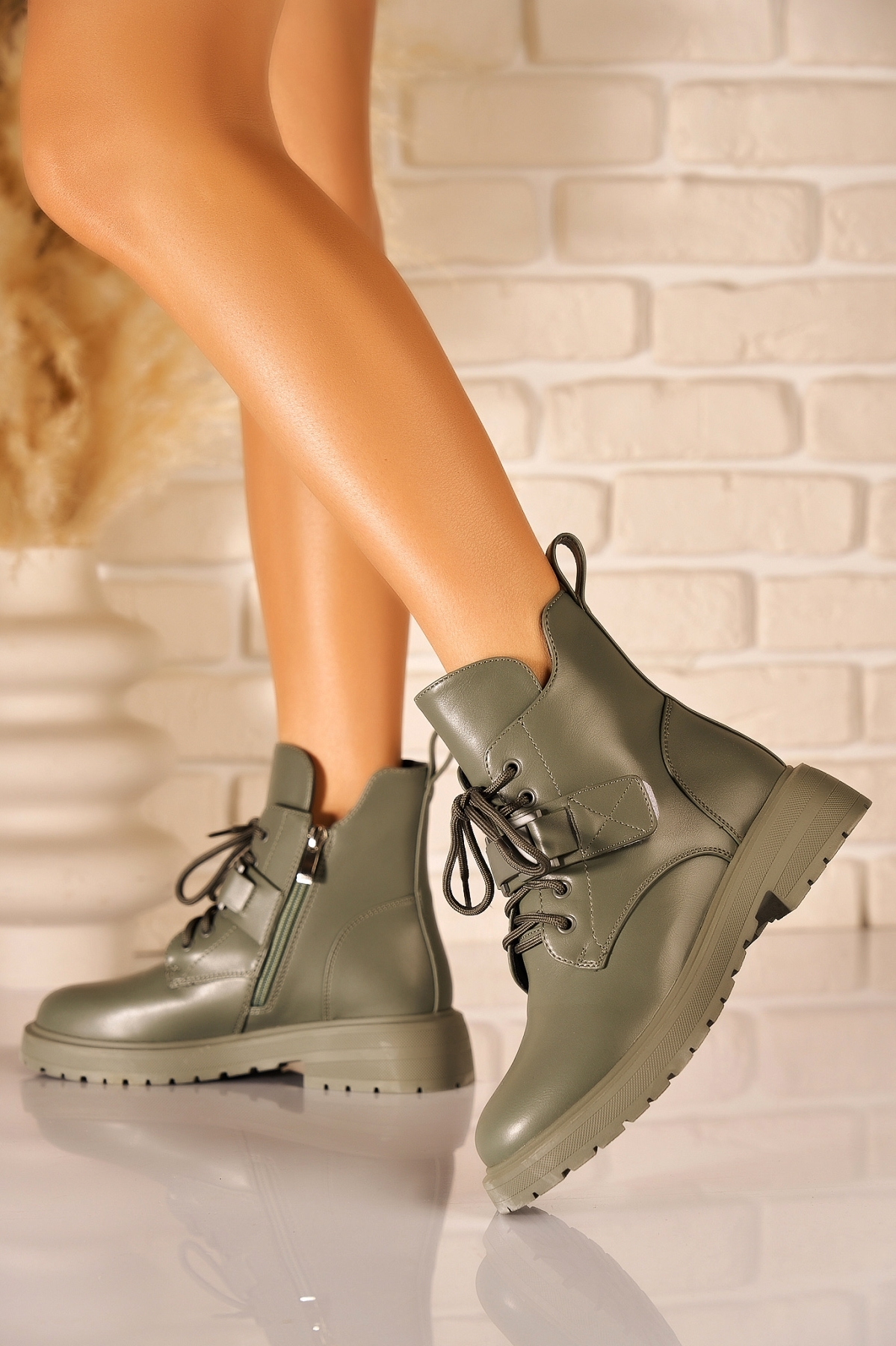 Ghete Dama Imblanite Verzi din Piele Ecologica Divno