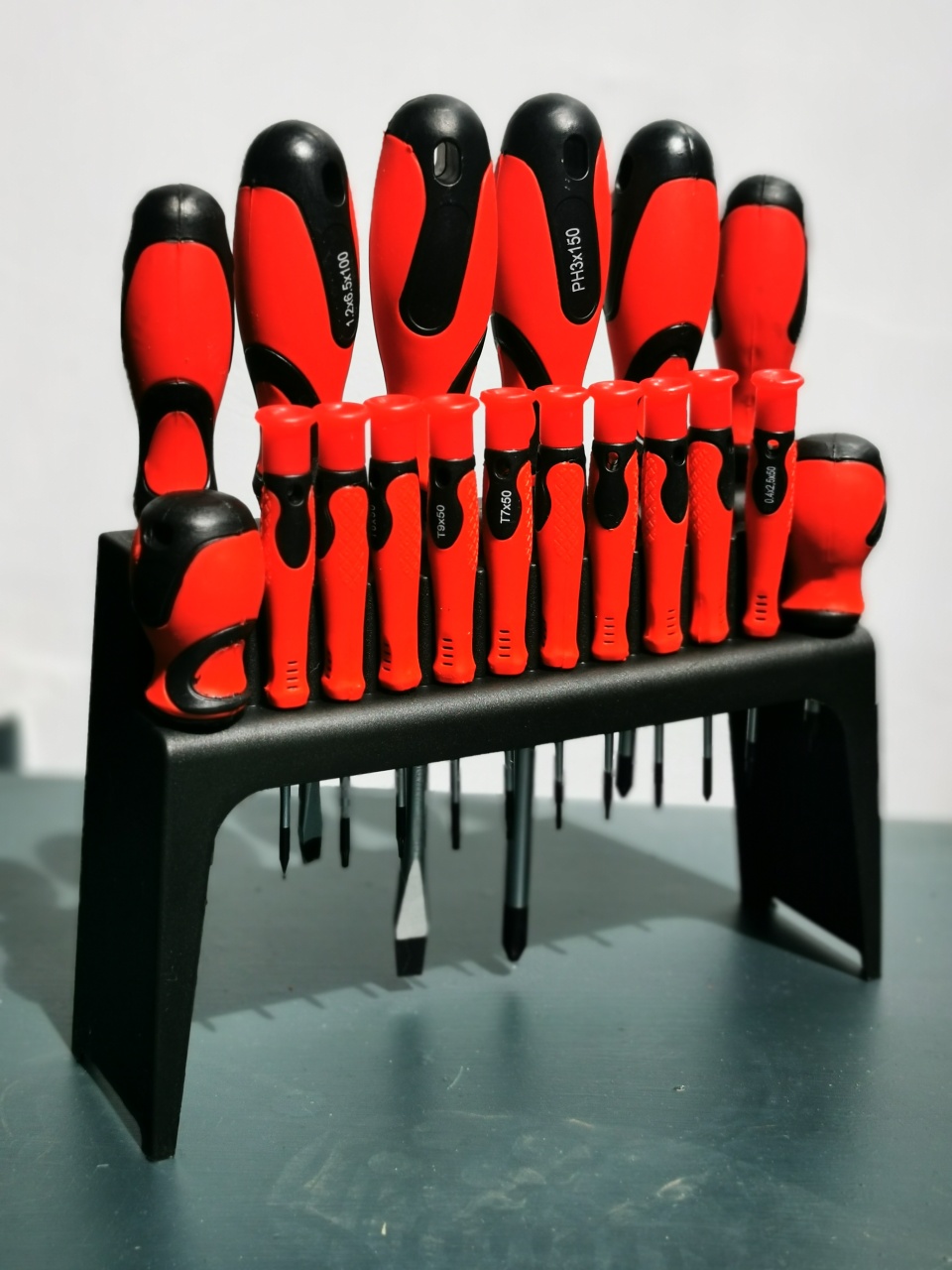 Set Profesional 18 Surubelnite cu Suport de Perete – SL, PH, Torx, Varfuri Fine - 3 | YEO