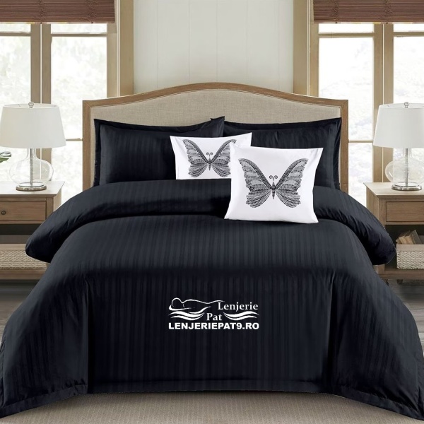 Lenjerie Pat Dublu Damasc Finetat, 6 Piese – Model Negru Elegant cu Dungi