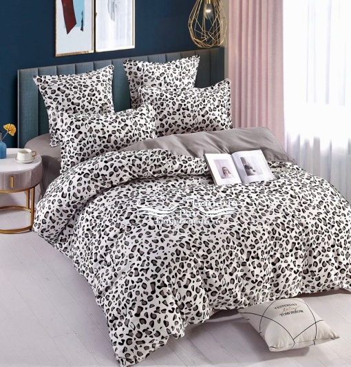 Lenjerie de Pat Leopard Alb-Negru – 6 Piese Bumbac Finet Premium, Cearșaf cu Elastic 230x250 cm, Husă cu Fermoar, Fețe Pernă 70x70 și 55x80 cm