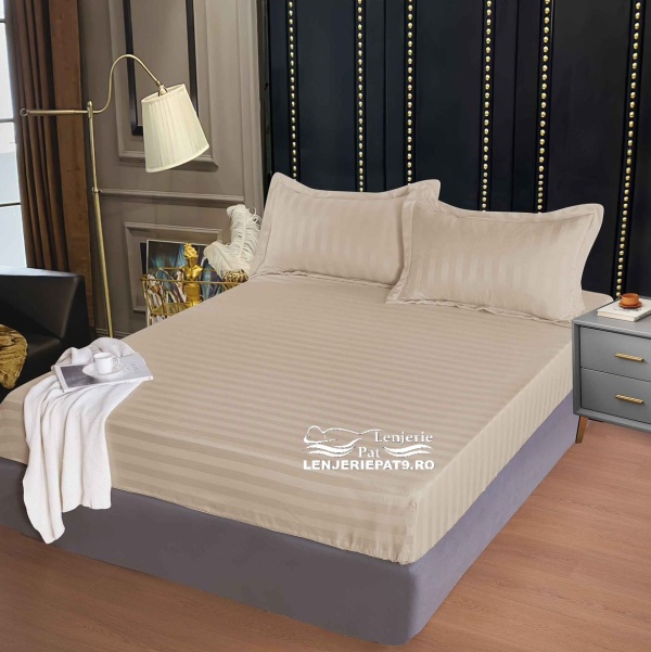 Husă Pat Elastic Damasc 160x200, 3 Piese – Model Bej cu Dungi Satinate