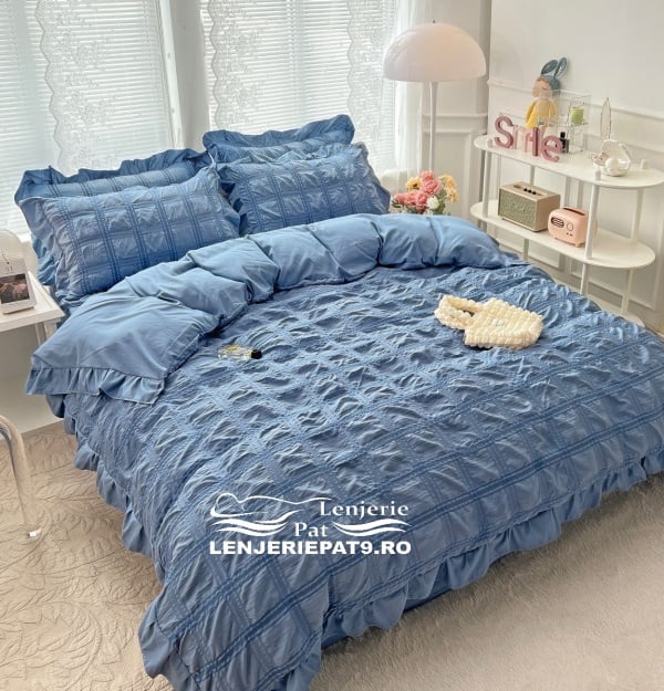 Lenjerie Pat 6 Piese Albastră Creponată, cu Volănașe – 230x250 cm