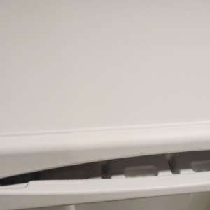 Masa plianta 150x70 cm – Masa dreptunghiulara pentru evenimente si catering, design pliabil cu maner de transport, picioare metalice rezistente, blat HDPE, alb, Resigilat, Grad A - Img 5