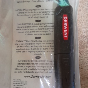 Radiera electrica Derwent Professional, cu baterii, 8 rezerve incluse, negru, Resigilat, Grad A - Img 2