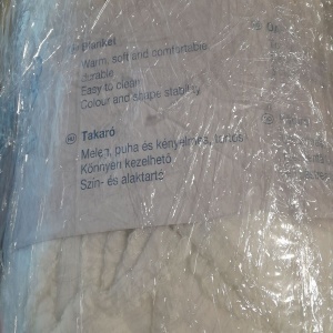 Set 2 Paturi fleece Dormitio®, margine ingusta, cusatura overlock, 127x152 cm, 100% poliester, 180gsm, Alb, Resigilat, Grad A - Img 4