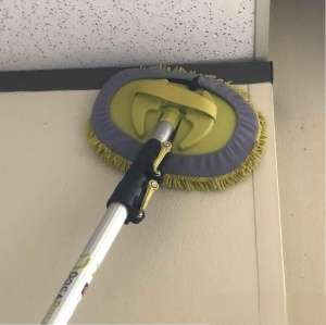 Set maner telescopic si o perie moale DocaPole, aluminiu/microfibra, negru/galben, 3,6 m