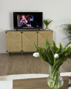 Produs Resigilat Bufet cu 3 usi Re-Bloom Bondi, PAL/lemn pin/PVC, 153x40x81 cm, 20 kg, natur - Verificat A - Img 3