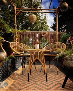 Produs Resigilat Ghiveci decorativ Re-Bloom Vardiani, fibra de argila/lemn fag, diametru 50 cm, 27.7L, pictat manual, rezistent UV si apa, auriu/negru - Verificat A - Img 3