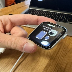 Apple Watch SE (2024), GPS, Cellular, Carcasa Silver Aluminium 40mm, Denim Sport Band - S/M, Resigilat, Grad B - Img 2
