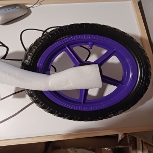 Bixe bicicleta fara pedale, cadru aluminiu, roti 12 inch, varsta 2-5 ani, alb/mov - Verificat A · Re-Bloom - Img 5