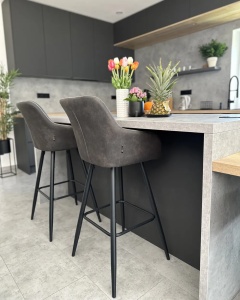Produs Resigilat Scaune de bar Re-Bloom Darien, set 2 bucati, 50x54x103 cm, tapiterie textil model diamant, picioare metal, 150 kg, gri/negru - Verificat A - Img 4