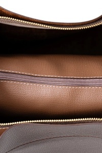 Vince Camuto geanta de umar piele ecologica, 28x32x14 cm, 2 manere + 2 barete fixe, fermoar, portofel interior, detalii aurii, maro inchis - Verificat A · Re-Bloom - Img 5
