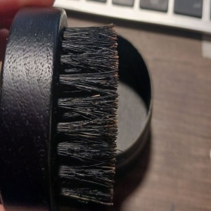 Camden Barbershop Company perie pentru barba 7x5 cm, lemn de nuc vopsit manual, peri 100% par de mistret, rotunda, negru - Verificat A · Re-Bloom - Img 6