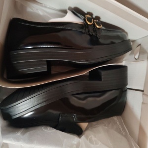 Tamaris, Pantofi loafer din piele lacuita cu detalii metalice, Negru, 38, Resigilat, Grad A - Img 2