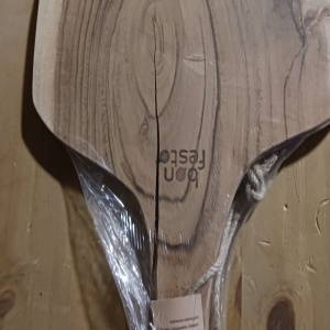 Bonfesto Premium tocator in forma de frunza, lemn acacia, 57x30x2.5 cm, dintr-o singura bucata, maner integrat - Verificat B · Re-Bloom - Img 6