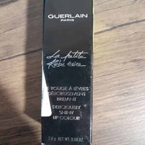 Ruj Guerlain La Petite Robe Noire Pink Tie 2, 2.8 g, Resigilat, Grad A - Img 3