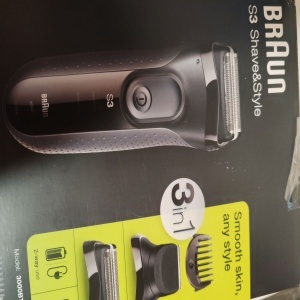 Aparat electric de ras Braun Series 3+ 3000BT, 3 Lame Flexibile, Microcomb pentru eficienta, Accesoriu de tuns barba, +5 piepteni, Utilizare umeda/uscata, Fabricat In Germania, Gri, Resigilat, Grad A - Img 2