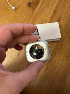Apple Watch 10 GPS, Carcasa Jet Black Aluminium Case 46mm, Silver Denim Sport Band - S/M, RESIGILAT, GRAD B, GARANTIE 12 LUNI - Img 3