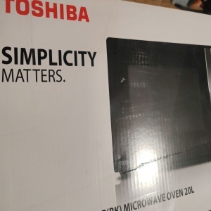 Cuptor cu microunde Toshiba MW-MM20PBK, 20 l, 800 W, Timer, Control mecanic, Iluminare LED, Negru, Resigilat, Grad A - Img 2