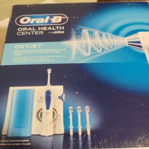 Irigator bucal Oral B. 5 trepte de intensitate. 4 capete intradentare. 600 ml. Alb, Resigilat, Grad A - Img 2