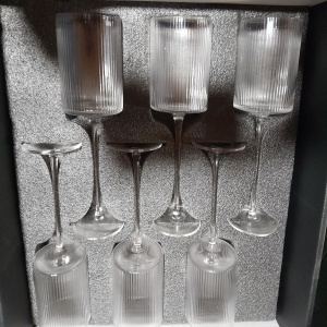 Set 6 pahare vin, model striat, 350 ml, sticla, transparent, Resigilat, Grad A - Img 5