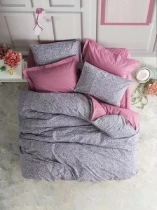 Set husa pilota + fata de perna, bumbac ranforce 100%, 135x200 cm + 80x80 cm, imprimeu pigmentat, nasturi/plic, gri/violet - Verificat A · Re-Bloom