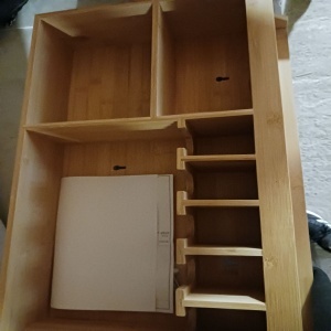 Toolzilla organizator scule electrice perete, lemn, 50x23x10 cm, 5 sloturi, fantă cablu 110V, montare 4 suruburi, natur - Verificat A · Re-Bloom - Img 4