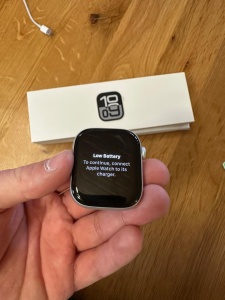 Apple Watch 10 GPS, Carcasa Jet Black Aluminium Case 46mm, Silver Denim Sport Band - S/M, RESIGILAT, GRAD B, GARANTIE 12 LUNI - Img 4