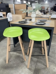 Set de 2 scaune de bar Karll, polipropilena/metal, verde/natur, 75 x 48 cm