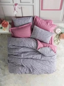 Set husa pilota + fata de perna, bumbac ranforce 100%, 135x200 cm + 80x80 cm, imprimeu pigmentat, nasturi/plic, gri/violet - Verificat A · Re-Bloom