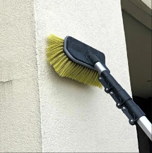 Set perie dura cu maner extensibil DOCA, plastic/cauciuc/aluminiu, negru/galben/argintiu, 9 m