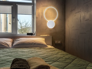 APLICA OMNIO, 53 CM, ALB MAT/OPAL, DIN METAL, ALUMINIU SI ACRIL, STIL MODERN - Img 1