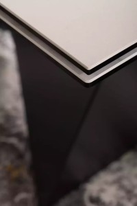 MASA EXTENSIBILA PETERSON, 160/240 CM, EFECT DE MARMURA ALBA/NEGRU, DIN STICLA SECURIZATA, CERAMICA SI MDF, STIL MODERN - Img 5