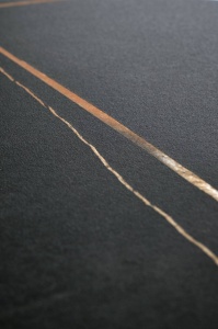 MASUTA DE CAFEA SCALITA, EFECT DE MARMURA NEAGRA/NEGRU/AURIU, DIN CERAMICA SI METAL, STIL MODERN - Img 5