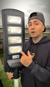 JORTAN LAMPĂ STRADALĂ SOLARĂ 4 MODULE CU LED 480W, SENZOR DE MIȘCARE ȘI TELECOMANDA - Img 1