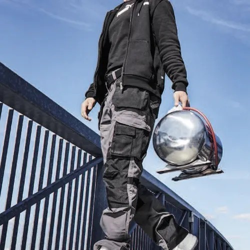 Salopete de lucru sau pantaloni de lucru standard?