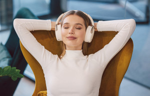 Casti wireless bluetooth Over Ear Edifier WH950NB
