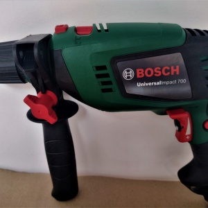 Masina de gaurit cu percutie Bosch Universal Impact 700