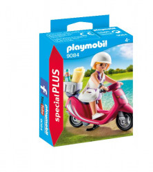 Fata Cu Scooter