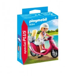 Fata Cu Scooter