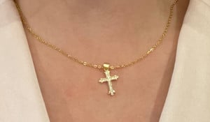 Colar Dourado com Cruz Dourada e com Pedras - FREE SHIPPING