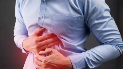 Ai probleme cu arsurile la stomac? Descoperă cauzele și tratează-le cu recomandările noastre!