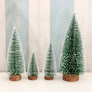Brad artificial de craciun, ornament pentru masa, pe suport lemn, 25 cm inaltime - Img 2