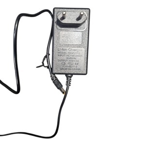 Incărcător pentru acumulatori Li-ion, model SDZ2110
