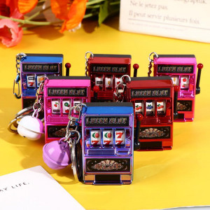 Breloc Lucky Slot Machine, Roz, interactiv, maneta functionala, 6 cm x 4 cm - Img 2